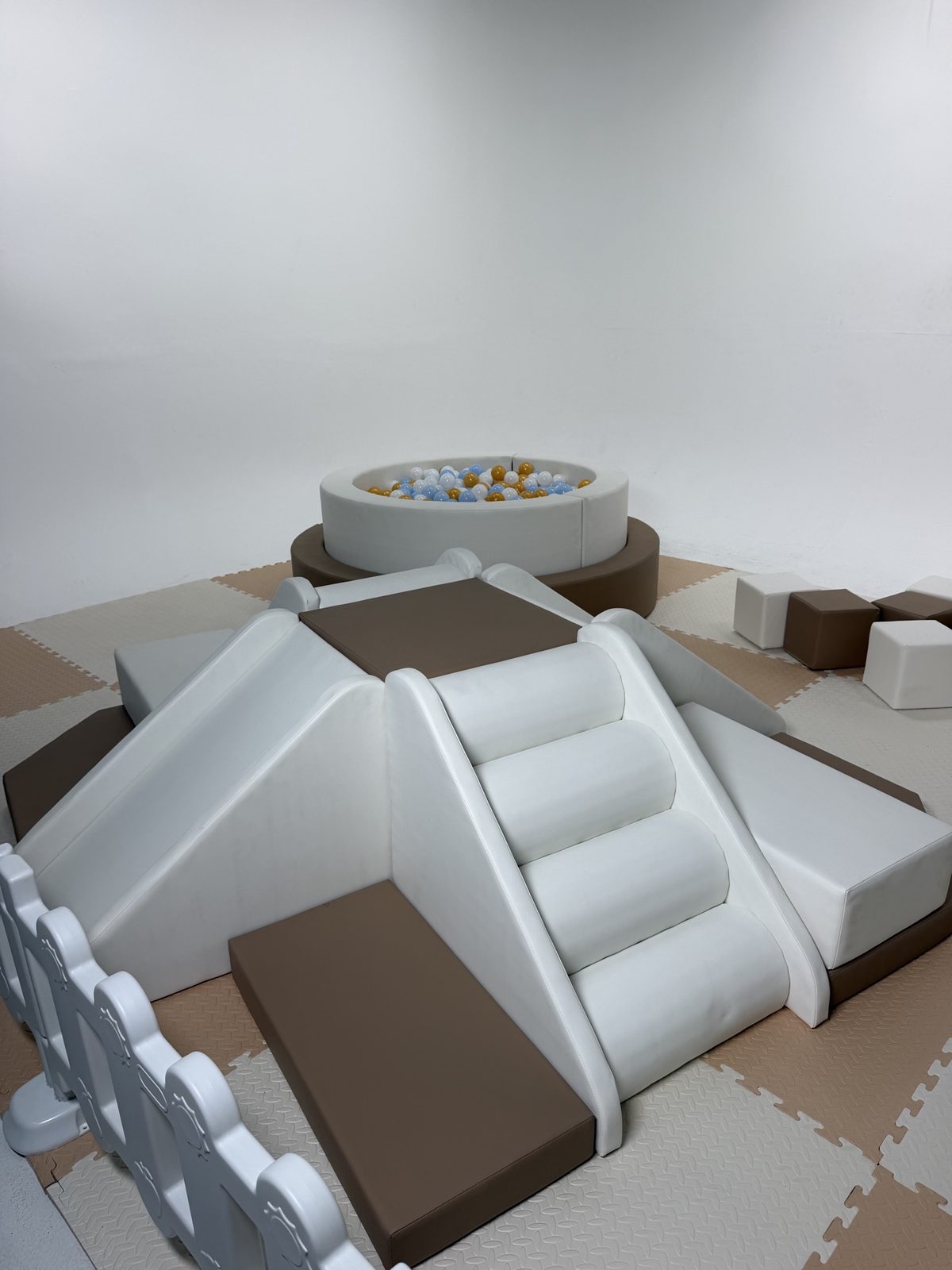 Padded soft-play stairs, ramp and climbing pieces